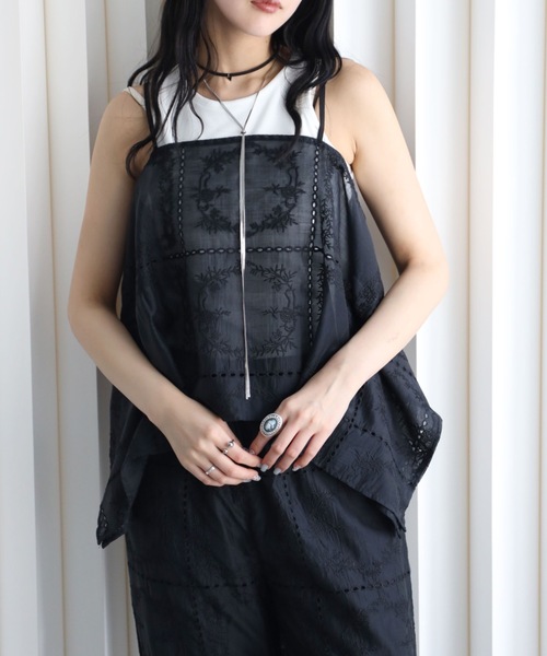 YENNA(イェンナ)の「エンブロイダリーシアー レイヤードキャミ セミシアー(キャミソール・レディース・ホワイト/ブラック・FREE)」の9枚目の写真