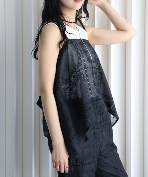 YENNA(イェンナ)の「エンブロイダリーシアー レイヤードキャミ セミシアー(キャミソール・レディース・ホワイト/ブラック・FREE)」の11枚目の写真