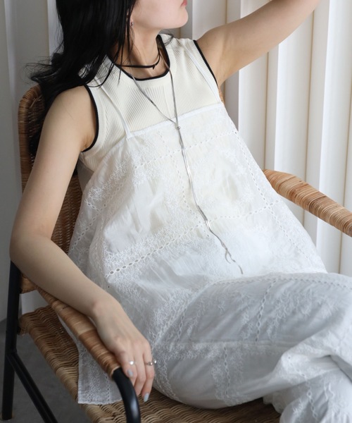 YENNA(イェンナ)の「エンブロイダリーシアー レイヤードキャミ セミシアー(キャミソール・レディース・ホワイト/ブラック・FREE)」の22枚目の写真