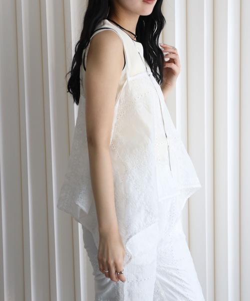 YENNA(イェンナ)の「エンブロイダリーシアー レイヤードキャミ セミシアー(キャミソール・レディース・ホワイト/ブラック・FREE)」の3枚目の写真
