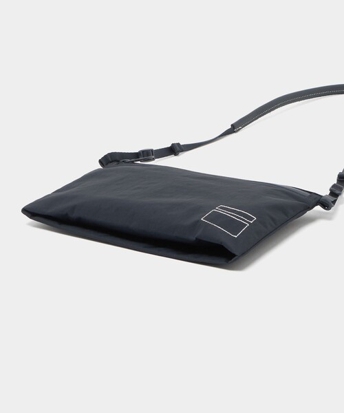 BEAUTY&YOUTH UNITED ARROWS(ビューティーアンドユースユナイテッドアローズ)の「<BLANKOF>サコッシュ バッグ 12(ショルダーバッグ・メンズ・ネイビー・FREE)」の8枚目の写真