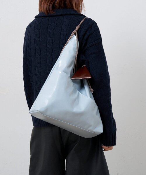 BIRTHDAY BAR（バースデイバー）の「【インフルエンサー ririka企画】フェイクレザーパラトライアングルバッグ（トートバッグ・レディース・アイボリー/ブルー系その他・0）」の6枚目の写真