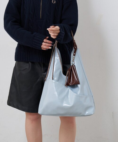 BIRTHDAY BAR（バースデイバー）の「【インフルエンサー ririka企画】フェイクレザーパラトライアングルバッグ（トートバッグ・レディース・アイボリー/ブルー系その他・0）」の8枚目の写真