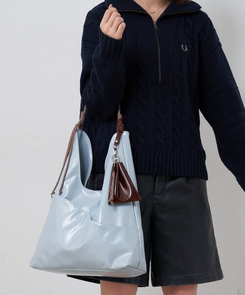 BIRTHDAY BAR（バースデイバー）の「【インフルエンサー ririka企画】フェイクレザーパラトライアングルバッグ（トートバッグ・レディース・アイボリー/ブルー系その他・0）」の9枚目の写真