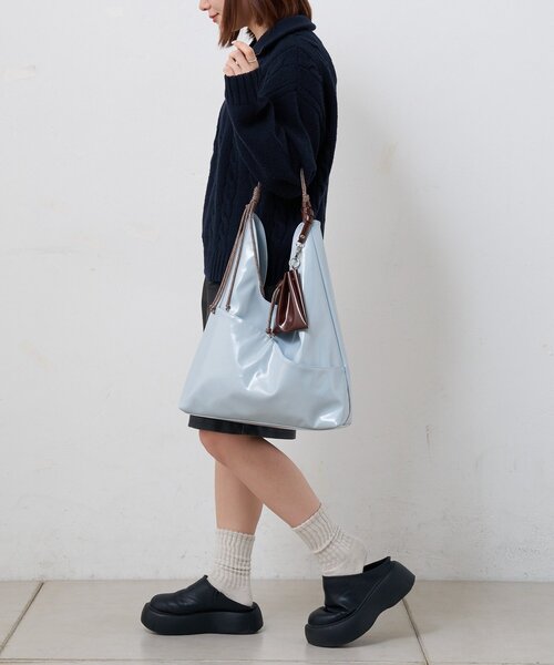 BIRTHDAY BAR（バースデイバー）の「【インフルエンサー ririka企画】フェイクレザーパラトライアングルバッグ（トートバッグ・レディース・アイボリー/ブルー系その他・0）」の11枚目の写真