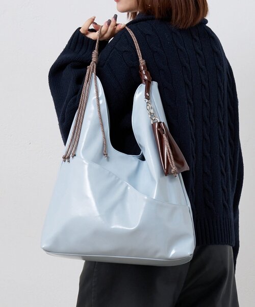 BIRTHDAY BAR（バースデイバー）の「【インフルエンサー ririka企画】フェイクレザーパラトライアングルバッグ（トートバッグ・レディース・アイボリー/ブルー系その他・0）」の12枚目の写真