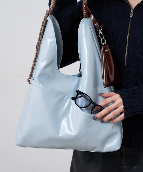 BIRTHDAY BAR（バースデイバー）の「【インフルエンサー ririka企画】フェイクレザーパラトライアングルバッグ（トートバッグ・レディース・アイボリー/ブルー系その他・0）」の13枚目の写真