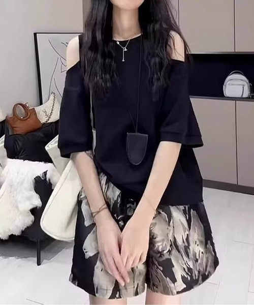 LUCPY（ラクピー）の「オープンショルダードルマントップス（その他トップス・レディース・ブラック/ネイビー・XX-LARGE/X-LARGE/LARGE/MEDIUM）」の3枚目の写真