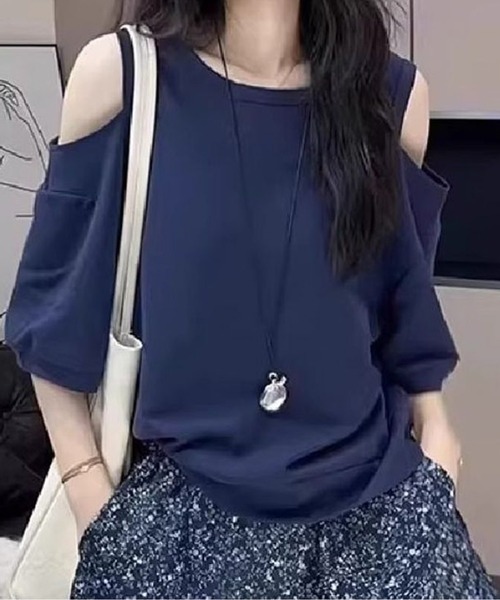 LUCPY（ラクピー）の「オープンショルダードルマントップス（その他トップス・レディース・ブラック/ネイビー・XX-LARGE/X-LARGE/LARGE/MEDIUM）」の5枚目の写真
