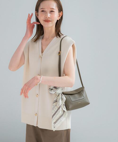 URBAN RESEARCH ROSSO WOMEN(アーバンリサーチ ロッソ)の「ショルダータックニットベスト(ベスト・レディース・アイボリー/ダークブラウン・FREE)」の1枚目の写真