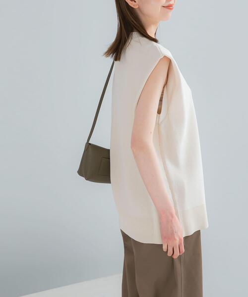URBAN RESEARCH ROSSO WOMEN(アーバンリサーチ ロッソ)の「ショルダータックニットベスト(ベスト・レディース・アイボリー/ダークブラウン・FREE)」の5枚目の写真