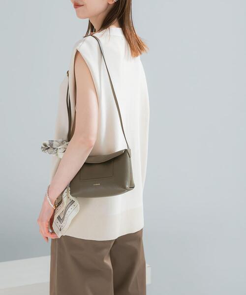 URBAN RESEARCH ROSSO WOMEN(アーバンリサーチ ロッソ)の「ショルダータックニットベスト(ベスト・レディース・アイボリー/ダークブラウン・FREE)」の6枚目の写真