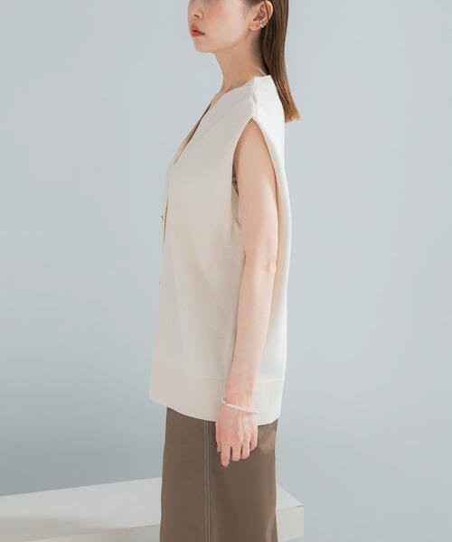 URBAN RESEARCH ROSSO WOMEN(アーバンリサーチ ロッソ)の「ショルダータックニットベスト(ベスト・レディース・アイボリー/ダークブラウン・FREE)」の9枚目の写真