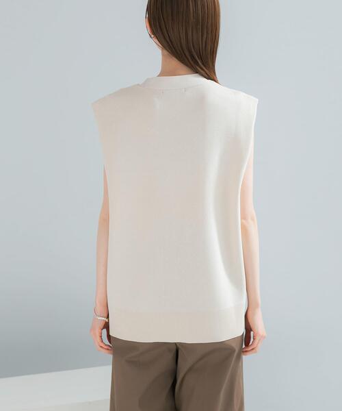 URBAN RESEARCH ROSSO WOMEN(アーバンリサーチ ロッソ)の「ショルダータックニットベスト(ベスト・レディース・アイボリー/ダークブラウン・FREE)」の10枚目の写真
