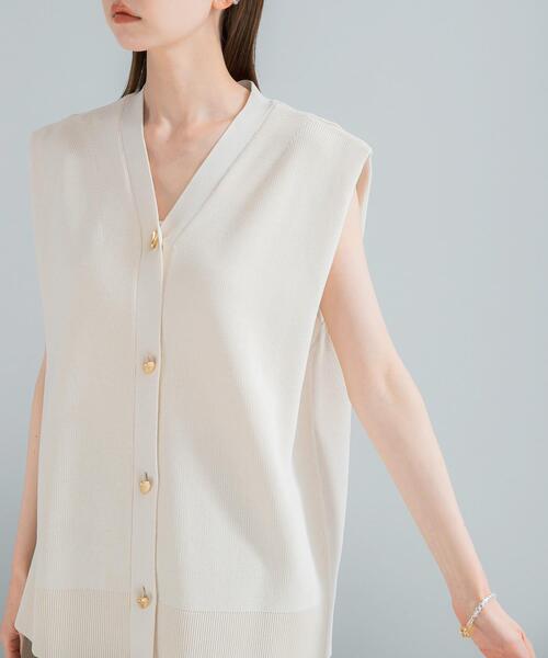 URBAN RESEARCH ROSSO WOMEN(アーバンリサーチ ロッソ)の「ショルダータックニットベスト(ベスト・レディース・アイボリー/ダークブラウン・FREE)」の11枚目の写真