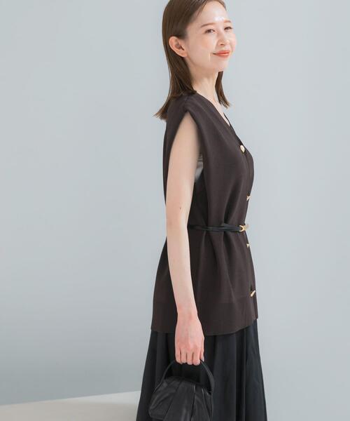 URBAN RESEARCH ROSSO WOMEN(アーバンリサーチ ロッソ)の「ショルダータックニットベスト(ベスト・レディース・アイボリー/ダークブラウン・FREE)」の18枚目の写真
