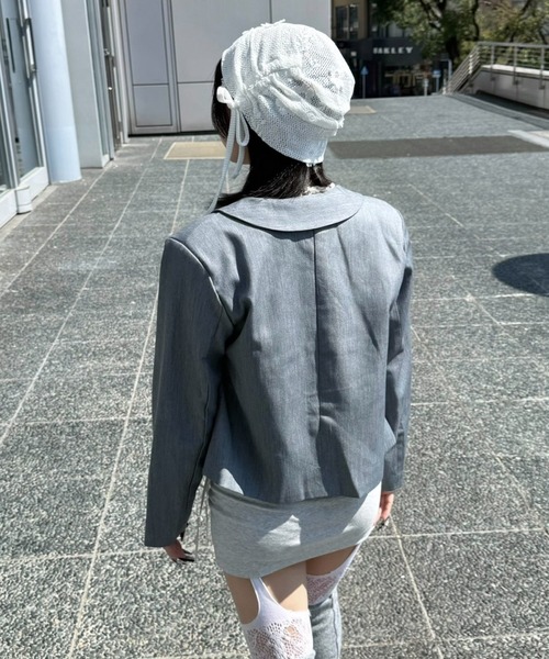 Never mind the XU / Chikashitsu+(ネバーマインド ザ エックスユー / チカシツプラス)の「【nmtc+】round collar single cropped jacket / 【エヌエムティーシープラス】ラウンドカラーシングルクロップジャケット(テーラードジャケット・レディース・ブラック/グレー・ONE SIZE)」の3枚目の写真