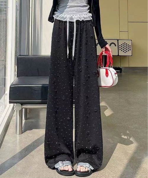 &soiree(アンドソワレ)の「ダメージ入りグリッタースウェットワイドパンツ(スウェットパンツ・レディース・ホワイト/ピンク/アイボリー/ブラック/サックスブルー・FREE)」の3枚目の写真