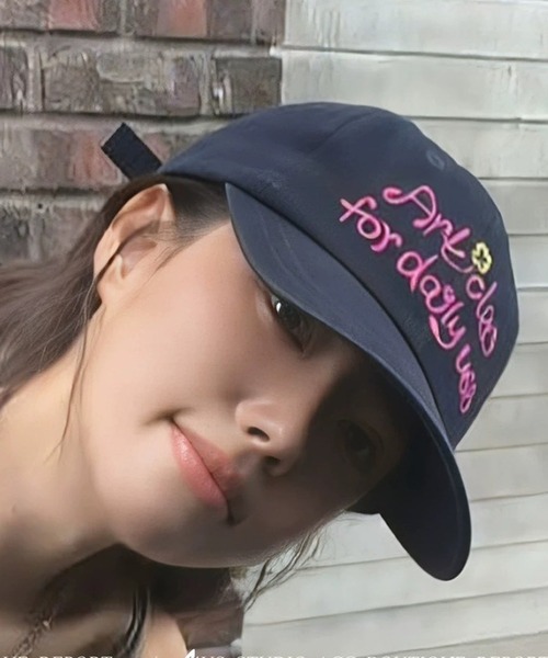 LYEON(リヨン)の「刺繍ロゴキャップ(キャップ・レディース・ネイビー/ピンク・FREE)」の1枚目の写真