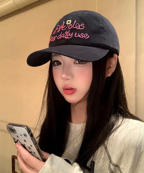 LYEON(リヨン)の「刺繍ロゴキャップ(キャップ・レディース・ネイビー/ピンク・FREE)」の4枚目の写真