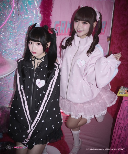 Magia Charm(マギアチャーム)の「超星柄ぴえん猫ジャージ(ジャージ・レディース・ブラック/ピンク・F)」の18枚目の写真