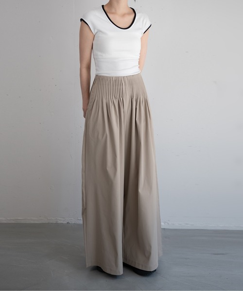 hwyl(ヒュイル)の「タックワイドパンツ(その他パンツ・レディース・ブラック/ベージュ・MEDIUM/SMALL)」の10枚目の写真