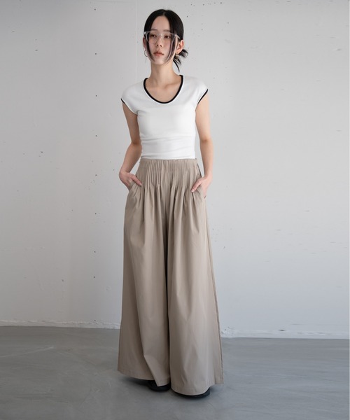 hwyl(ヒュイル)の「タックワイドパンツ(その他パンツ・レディース・ブラック/ベージュ・MEDIUM/SMALL)」の11枚目の写真