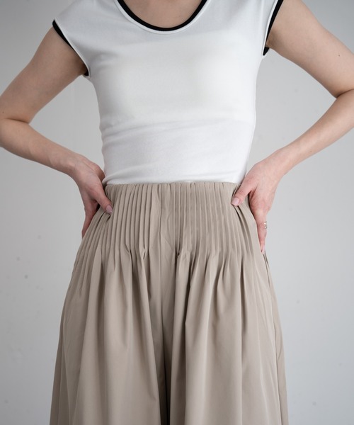 hwyl(ヒュイル)の「タックワイドパンツ(その他パンツ・レディース・ブラック/ベージュ・MEDIUM/SMALL)」の14枚目の写真