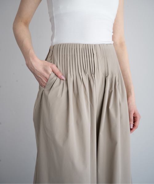 hwyl(ヒュイル)の「タックワイドパンツ(その他パンツ・レディース・ブラック/ベージュ・MEDIUM/SMALL)」の15枚目の写真