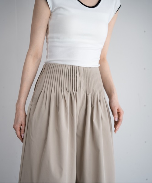 hwyl(ヒュイル)の「タックワイドパンツ(その他パンツ・レディース・ブラック/ベージュ・MEDIUM/SMALL)」の16枚目の写真