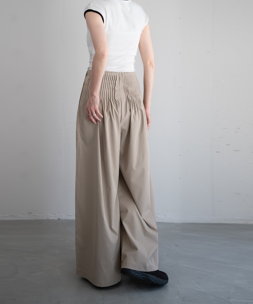 hwyl(ヒュイル)の「タックワイドパンツ(その他パンツ・レディース・ブラック/ベージュ・MEDIUM/SMALL)」の17枚目の写真