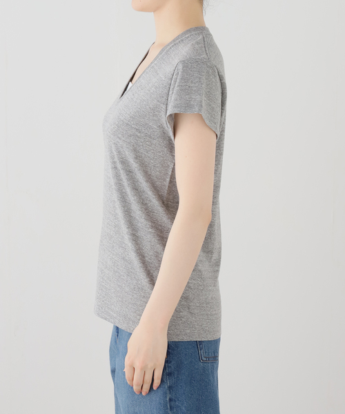 CALUX(キャラクス)の「【CALUX/キャラクス】 Vネック Tシャツ(Tシャツ/カットソー・レディース・チャコールグレー/カーキ/ホワイト/モカ・FREE)」の15枚目の写真