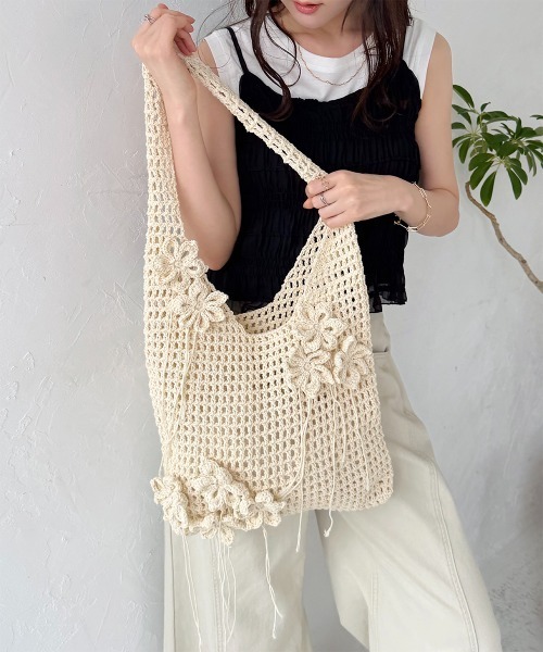 Rejoule(リジュール)の「かごバッグ風 メッシュ かぎ編み フラワーモチーフトートバッグ(ショルダーバッグ・レディース・ベージュ/アイボリー・FREE)」の4枚目の写真