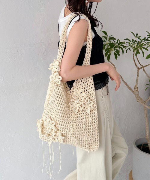 Rejoule(リジュール)の「かごバッグ風 メッシュ かぎ編み フラワーモチーフトートバッグ(ショルダーバッグ・レディース・ベージュ/アイボリー・FREE)」の8枚目の写真