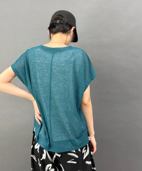 NICOLE white(ニコルホワイト)の「透け感のあるシアートップス×タンクセット(その他トップス・レディース・オフホワイト/ブラック/グリーン/ライトグレー・FREE)」の7枚目の写真