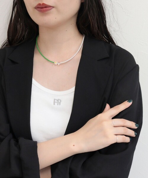fredy emue(フレディエミュ)の「花バイカラービーズネックレス(ネックレス・レディース・イエロー/グリーン/ピンク・FREE)」の6枚目の写真