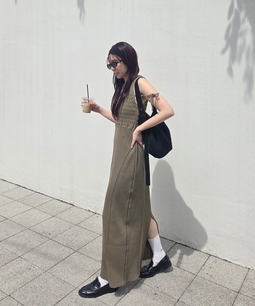 Ameri(アメリ)の「PIGMENT SHIRRING CUT DRESS(ドレス・レディース・ピンク/カーキ/スミクロ・SMALL/MEDIUM)」の22枚目の写真