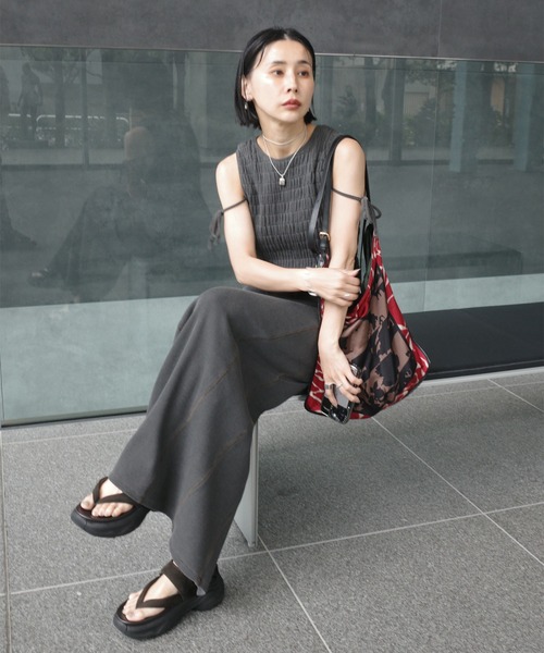 Ameri(アメリ)の「PIGMENT SHIRRING CUT DRESS(ドレス・レディース・ピンク/カーキ/スミクロ・SMALL/MEDIUM)」の5枚目の写真