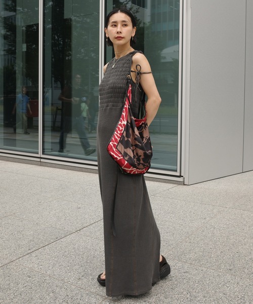 Ameri(アメリ)の「PIGMENT SHIRRING CUT DRESS(ドレス・レディース・ピンク/カーキ/スミクロ・SMALL/MEDIUM)」の6枚目の写真