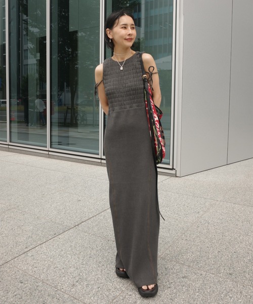 Ameri(アメリ)の「PIGMENT SHIRRING CUT DRESS(ドレス・レディース・ピンク/カーキ/スミクロ・SMALL/MEDIUM)」の8枚目の写真