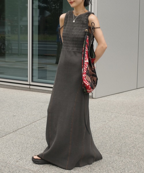 Ameri(アメリ)の「PIGMENT SHIRRING CUT DRESS(ドレス・レディース・ピンク/カーキ/スミクロ・SMALL/MEDIUM)」の10枚目の写真