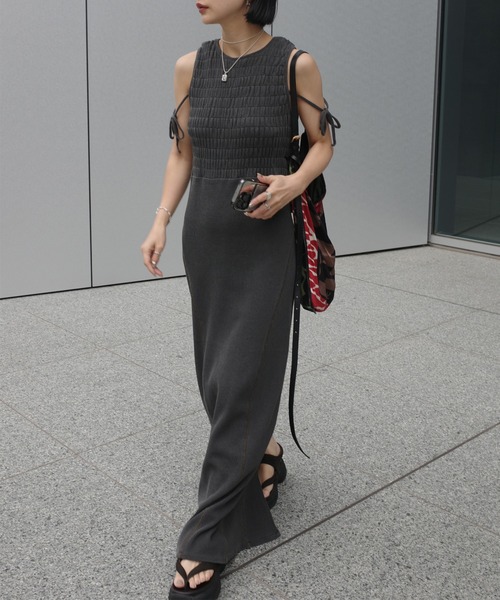 Ameri(アメリ)の「PIGMENT SHIRRING CUT DRESS(ドレス・レディース・ピンク/カーキ/スミクロ・SMALL/MEDIUM)」の9枚目の写真