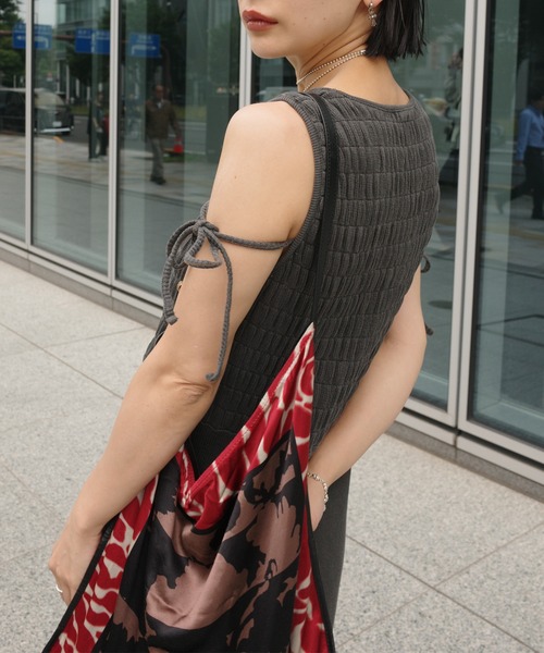 Ameri(アメリ)の「PIGMENT SHIRRING CUT DRESS(ドレス・レディース・ピンク/カーキ/スミクロ・SMALL/MEDIUM)」の14枚目の写真