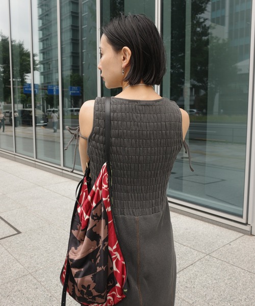 Ameri(アメリ)の「PIGMENT SHIRRING CUT DRESS(ドレス・レディース・ピンク/カーキ/スミクロ・SMALL/MEDIUM)」の15枚目の写真