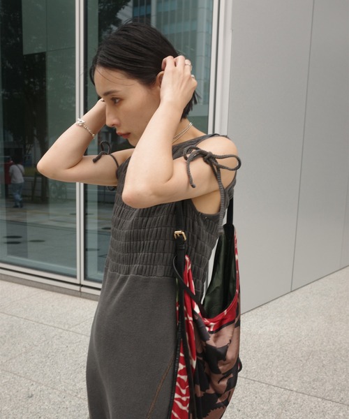 Ameri(アメリ)の「PIGMENT SHIRRING CUT DRESS(ドレス・レディース・ピンク/カーキ/スミクロ・SMALL/MEDIUM)」の16枚目の写真