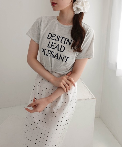 SOELA(ソエラ)の「【INGNI SOELA】フロッキーロゴTシャツ/WEB限定(Tシャツ/カットソー・レディース・オフホワイト/チャコールグレー/オートミール・FREE)」の3枚目の写真
