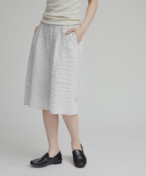W:Huku(フーク)の「チェック サッカー スラックス ハーフパンツ / Checkered Slacks Shorts(その他パンツ・レディース・グレー/アイボリー/ブルー・FREE)」の6枚目の写真