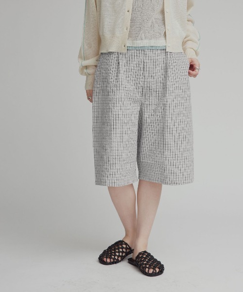 W:Huku(フーク)の「チェック サッカー スラックス ハーフパンツ / Checkered Slacks Shorts(その他パンツ・レディース・グレー/アイボリー/ブルー・FREE)」の8枚目の写真