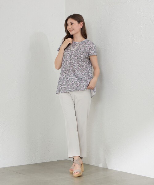 amaca(アマカ)の「【LIBERTY】May Morris フレアブラウス(シャツ/ブラウス・レディース・ダークネイビー/オフホワイト・40/38)」の3枚目の写真