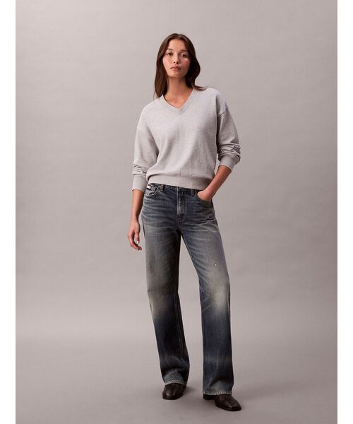 Calvin Klein（カルバン・クライン）の「スウェット - プレミアムテリーVネックトレーナー（スウェット・レディース・グレー・S/XS）」の2枚目の写真